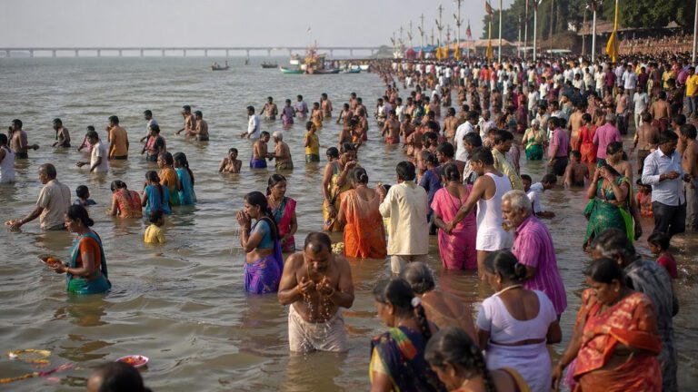 Pilgrims taking the holy dip at Pushkar Ghat Rajahmundry