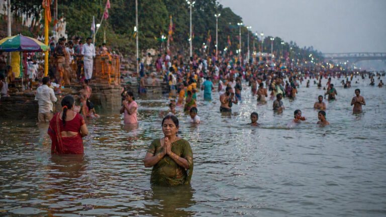 Pilgrim woman in prayer pose during Pushkar Snanam